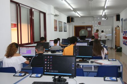 Aula de informatica del Colegio La Vaguada. Aula de informatica del Colegio La Vaguada.