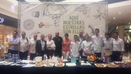 Foto de familia con los empresarios de hostelería. Foto de familia con los empresarios de hostelería.