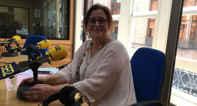 Toñi Gómez, responsable de Comunicación del Centro Regional de Hemodonación en los estudios de Radio Murcia Toñi Gómez, responsable de Comunicación del Centro Regional de Hemodonación en los estudios de Radio Murcia