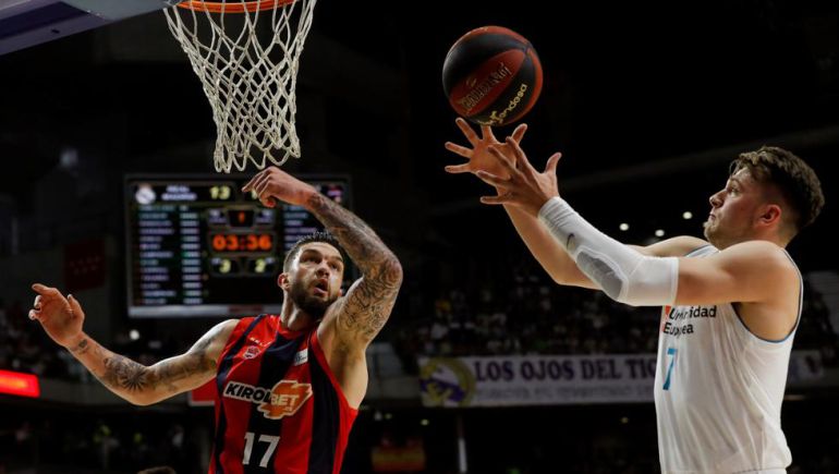 Poirier y Doncic durante el primer partido. Poirier y Doncic durante el primer partido.
