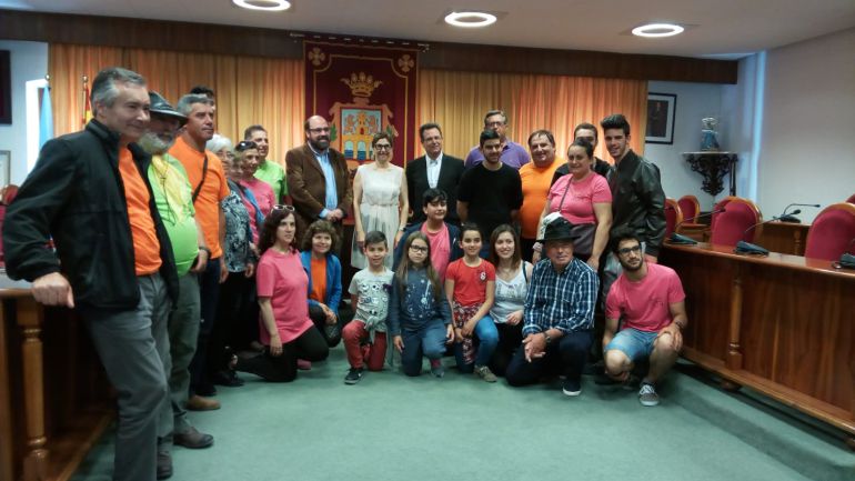 La alcaldesa de Aranda y el concejal Máximo López recibían cariñosamente a los miembros de la delegación de la portuguesa localidad hermanada de Miranda do Douro La alcaldesa de Aranda y el concejal Máximo López recibían cariñosamente a los miembros de la delegación de la portuguesa localidad hermanada de Miranda do Douro