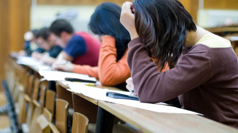 Un error administrativo impide a una decena de personas presentarse a las oposiciones de Secundaria Un error administrativo impide a una decena de personas presentarse a las oposiciones de Secundaria
