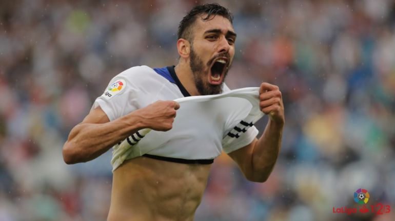 Borja Iglesias celebra un gol con el Real Zaragoza Borja Iglesias celebra un gol con el Real Zaragoza