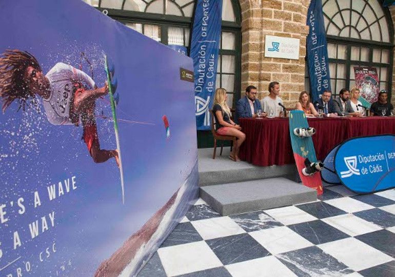 Un momento de la presentación del Campeonato de Kitesurf en la Diputación Provincial de Cádiz. Un momento de la presentación del Campeonato de Kitesurf en la Diputación Provincial de Cádiz.