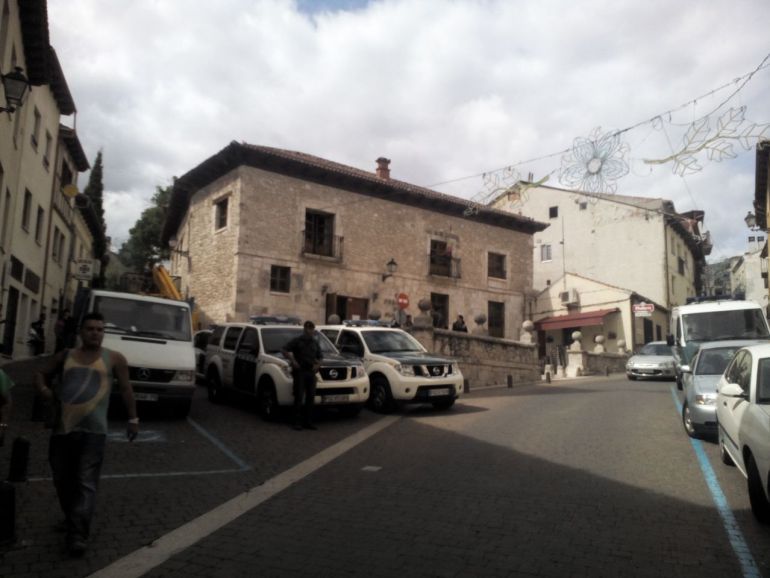 Efectivos de la Guardia Civil a las puertas del Juzgado de Cuéllar Efectivos de la Guardia Civil a las puertas del Juzgado de Cuéllar