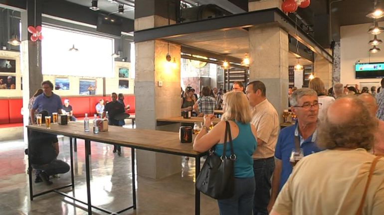 Durante la jornada de inauguración muchos pudieron disfrutar ya de la oferta gastronómica del mercado. Durante la jornada de inauguración muchos pudieron disfrutar ya de la oferta gastronómica del mercado.