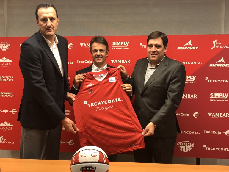 Porfirio Fisac, flanqueado por Reinaldo Benito y Pep Cargol Porfirio Fisac, flanqueado por Reinaldo Benito y Pep Cargol