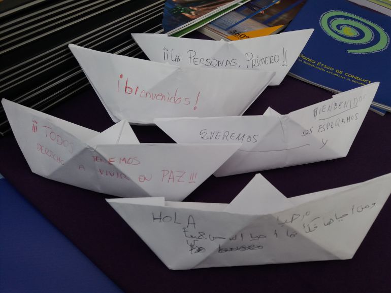 Mensajes escritos en barcos de papel con motivo de los actos programados por el Ayuntamiento de Oviedo. Mensajes escritos en barcos de papel con motivo de los actos programados por el Ayuntamiento de Oviedo.