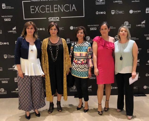 La tienda Óleo Moda ha sido la encargada de vestir a las redactoras de Radio San Sebastián. La tienda Óleo Moda ha sido la encargada de vestir a las redactoras de Radio San Sebastián.
