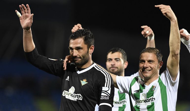Antonio Adán (i) ha defendido la portería del conjunto verdiblanco en 30 ocasiones esta temporada, recibiendo 53 goles. Antonio Adán (i) ha defendido la portería del conjunto verdiblanco en 30 ocasiones esta temporada, recibiendo 53 goles.