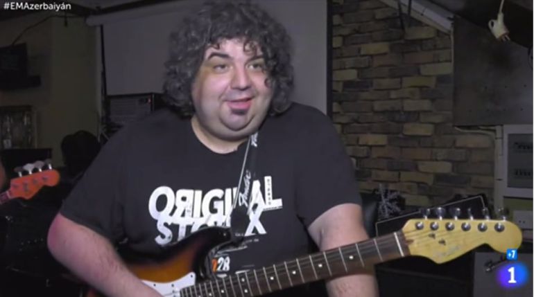 David López, con su guitarra David López, con su guitarra