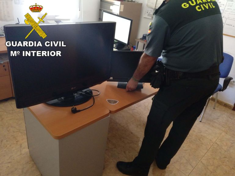 Televisores intervenidos por la Guardia Civil. Televisores intervenidos por la Guardia Civil.