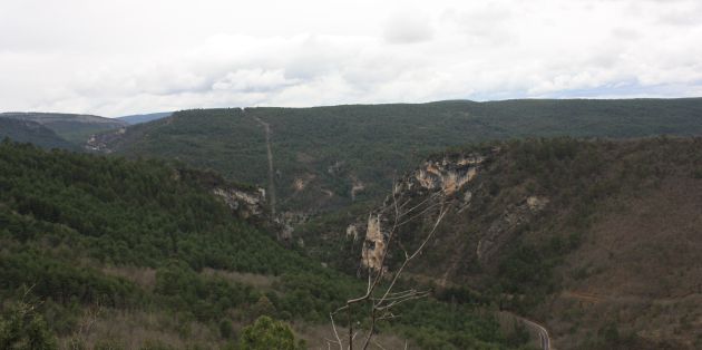 El paisaje desde este mirador se extiende por las cumbres de la Serranía Alta de Cuenca. El paisaje desde este mirador se extiende por las cumbres de la Serranía Alta de Cuenca.