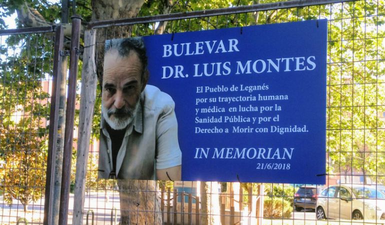 Aunque no hay reconocimiento oficial, la plataforma ha querido reconocer a Luis Montes a la entrada del recinto hospitalario Aunque no hay reconocimiento oficial, la plataforma ha querido reconocer a Luis Montes a la entrada del recinto hospitalario