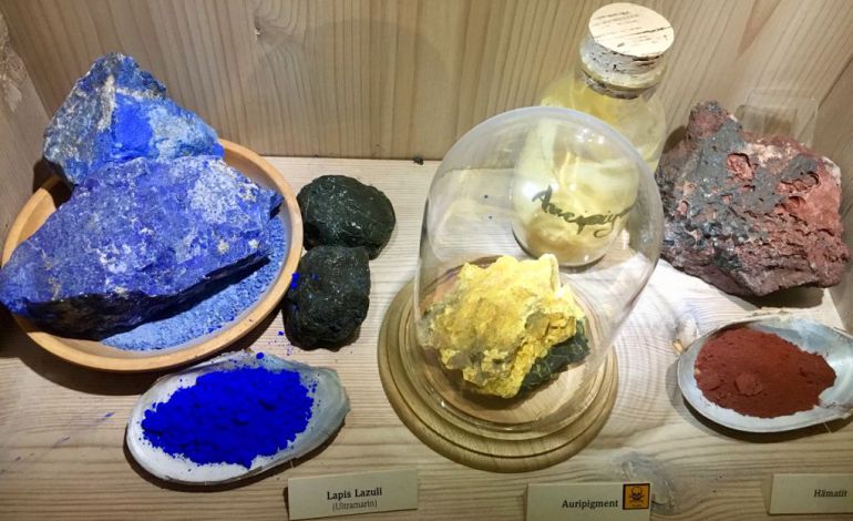 Minerales usados para elaborar pigmentos naturales expuestas en la casa Durero de Núrenberg Minerales usados para elaborar pigmentos naturales expuestas en la casa Durero de Núrenberg