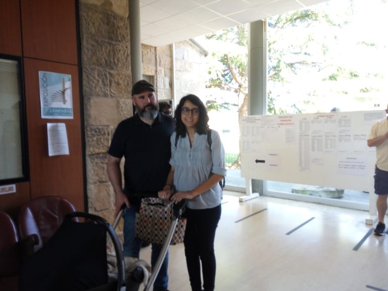 Olaya García, hoy con su bebé y su pareja, antes de opositar Olaya García, hoy con su bebé y su pareja, antes de opositar