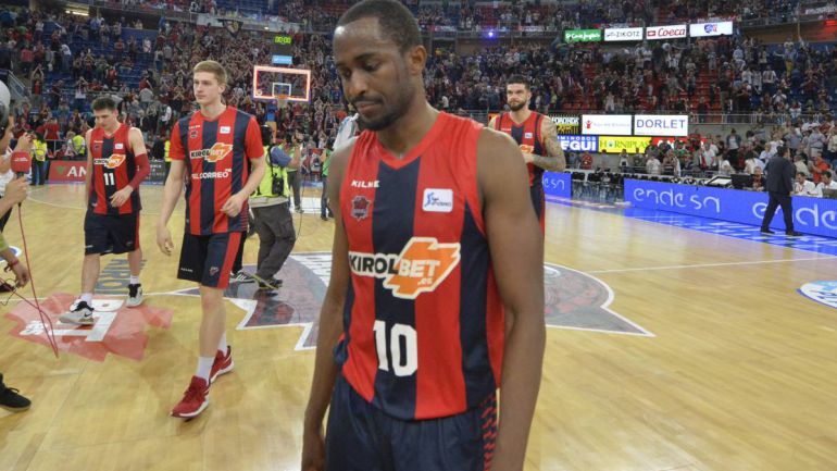 Beaubois tras caer en la final de la Liga ACB ante el Real Madrid. Beaubois tras caer en la final de la Liga ACB ante el Real Madrid.