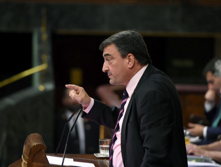 El portavoz del PNV, Aitor Esteban, durante su intervención en la sesión del pleno del Congreso El portavoz del PNV, Aitor Esteban, durante su intervención en la sesión del pleno del Congreso