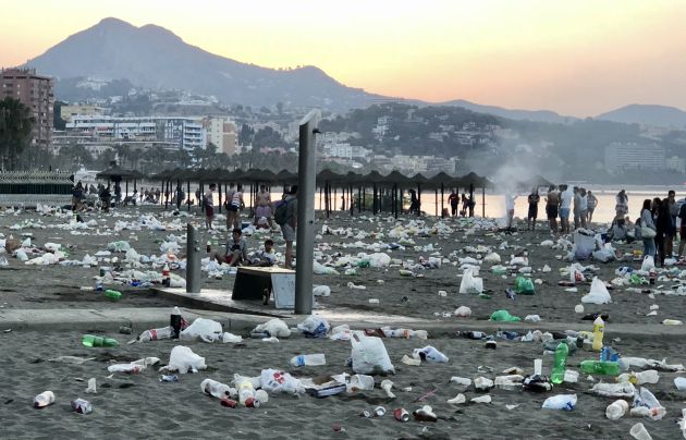 Estado de la playa de La Malagueta a las siete de la mañana de este domingo Estado de la playa de La Malagueta a las siete de la mañana de este domingo