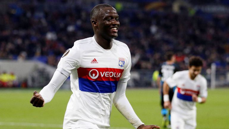 Mouctar Diakhaby celebra un gol con el Olympique de Lyon Mouctar Diakhaby celebra un gol con el Olympique de Lyon