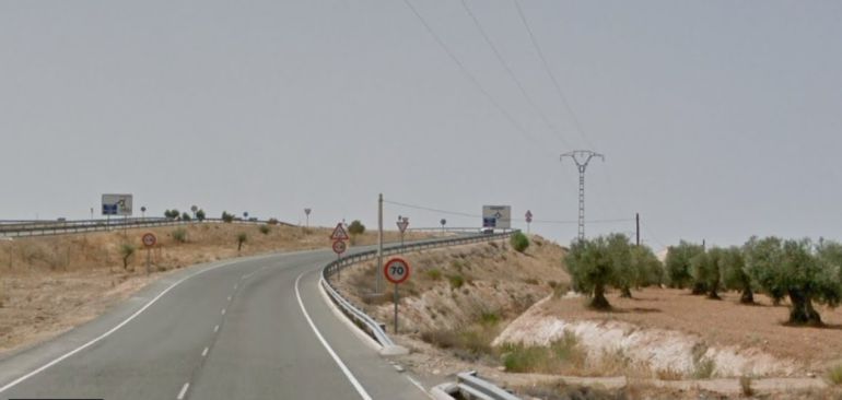 Una mujer fallecida y otra herida tras el choque entre un turismo y un tractor en Nambroca (Toledo) Una mujer fallecida y otra herida tras el choque entre un turismo y un tractor en Nambroca (Toledo)