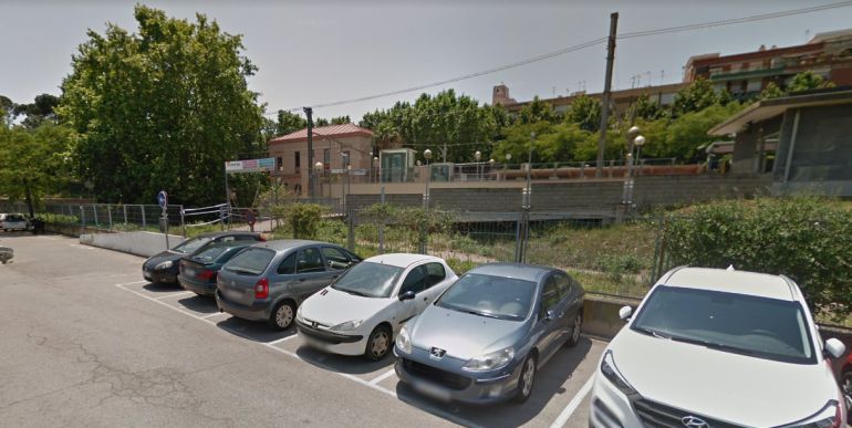 L'aparcament de l'estació dels Ferrocarrils de la Generalitat de Sant Boi, on va aparèixer la víctima L'aparcament de l'estació dels Ferrocarrils de la Generalitat de Sant Boi, on va aparèixer la víctima