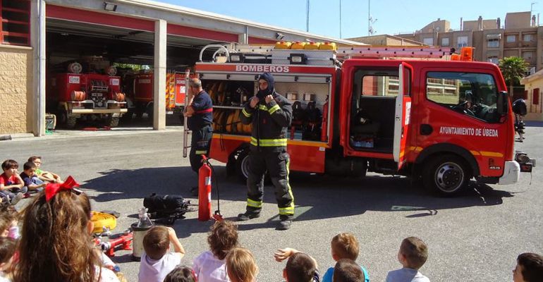 Los seis bomberos que reforzarán la plantilla de Úbeda no llegarán hasta final de año Los seis bomberos que reforzarán la plantilla de Úbeda no llegarán hasta final de año