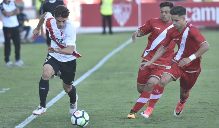 David Carmona (i) en un partido de esta temporada ante la A.D. Rayo Vallecano. David Carmona (i) en un partido de esta temporada ante la A.D. Rayo Vallecano.