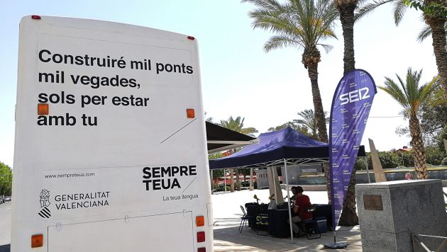 “Sempre teua, la teua llengua” “Sempre teua, la teua llengua”