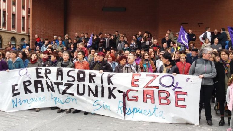 Ondarroa sale a la calle para denunciar la última agresión sexual Ondarroa sale a la calle para denunciar la última agresión sexual