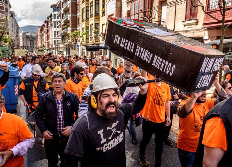fábrica de Productos Tubulares trapagarán crisis: Productos Tubulares propone medio centenar de traslados y reducir los salarios un 25% fábrica de Productos Tubulares trapagarán crisis: Productos Tubulares propone medio centenar de traslados y reducir los salarios un 25%