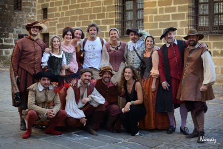 Foto de familia de actores principales y extras del Film Foto de familia de actores principales y extras del Film
