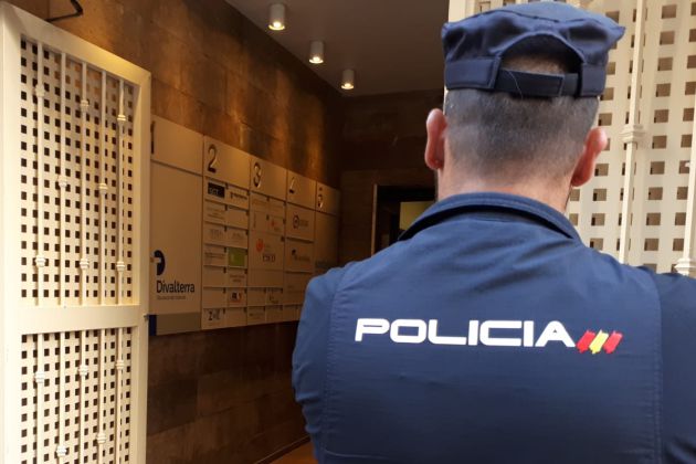 Registro policial en la sede de Divalterra (antigua Imelsa) en la calle Avellanas de Valencia Registro policial en la sede de Divalterra (antigua Imelsa) en la calle Avellanas de Valencia