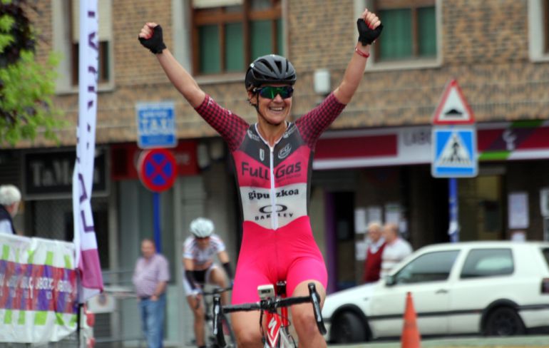 Leire Olaberria celebra uno de sus triunfos recientes en Sopela (Bizkaia) Leire Olaberria celebra uno de sus triunfos recientes en Sopela (Bizkaia)