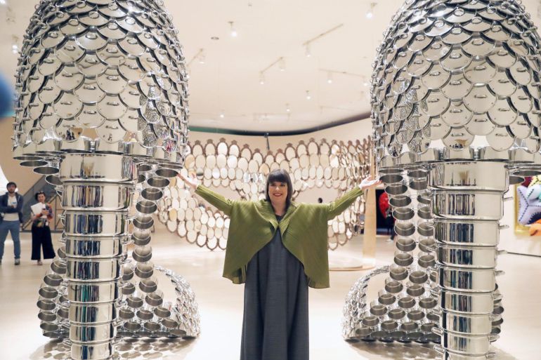 La artista portuguesa Joana Vasconcelos, junto a la obra "Marilyn" durante la presentación de su exposición "Soy tu espejo" en el Museo Guggenheim La artista portuguesa Joana Vasconcelos, junto a la obra "Marilyn" durante la presentación de su exposición "Soy tu espejo" en el Museo Guggenheim