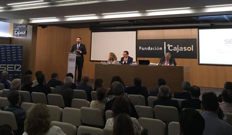 El sector turístico andaluz y la Junta exigen una regulación estatal de las viviendas turísticas El sector turístico andaluz y la Junta exigen una regulación estatal de las viviendas turísticas