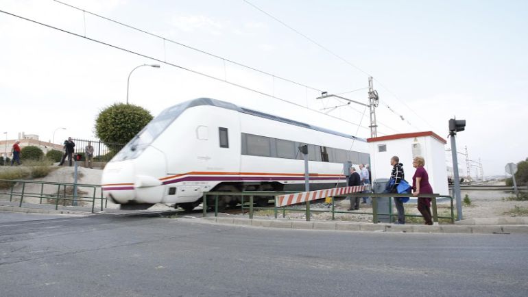 Paso a nivel de El Puche. Paso a nivel de El Puche.