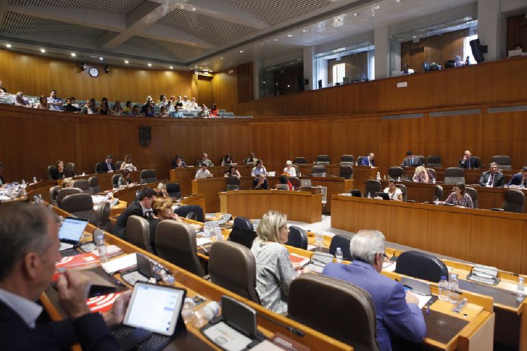 El Parlamento Aragonés tiene mucho trabajo por delante en el ultimo año de legislatura El Parlamento Aragonés tiene mucho trabajo por delante en el ultimo año de legislatura