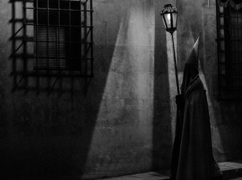 'Calle Mayor', foto ganadora del XI Premio de Fotografía de la Junta de Cofradías de la Semana Santa de Cuenca. 'Calle Mayor', foto ganadora del XI Premio de Fotografía de la Junta de Cofradías de la Semana Santa de Cuenca.