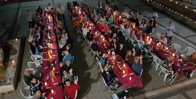 Cena vecinal en Vindel en la Noche de las Velas. Cena vecinal en Vindel en la Noche de las Velas.