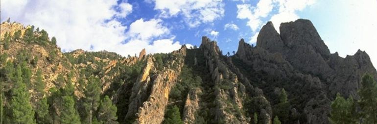 Paraje de los Cuchillos en las Hoces del Cabriel. Paraje de los Cuchillos en las Hoces del Cabriel.