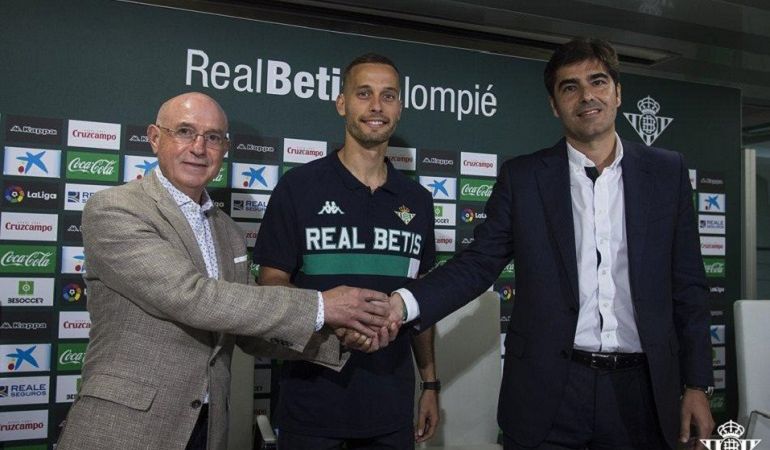 El Betis ya se mueve para fichar a William Carvalho El Betis ya se mueve para fichar a William Carvalho