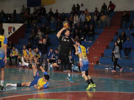 Alberto Molina en el encuentro ante el Villa de Aranda la pasada temporada en Lanzarote. Alberto Molina en el encuentro ante el Villa de Aranda la pasada temporada en Lanzarote.