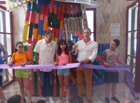 El artista y director de 7 Arte en Circuito, XTóbal junto al alcalde de Cazorla en la inauguración de la escultura realizada por los alumnos de los colegios cazorleños El artista y director de 7 Arte en Circuito, XTóbal junto al alcalde de Cazorla en la inauguración de la escultura realizada por los alumnos de los colegios cazorleños