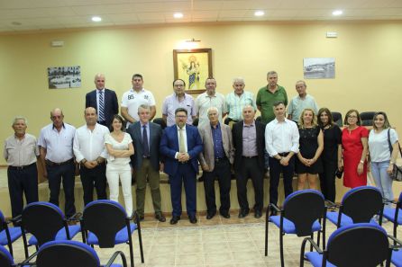 El consejero de Agricultura, Pesca y Desarrollo Rural, Rodrigo Sánchez Haro asistió en Chilluevar a la entrega de la acreditación como Entidades Asociativas Prioritarias de Andalucía (EAPA) a las cooperativas Interóleo y Jaencoop El consejero de Agricultura, Pesca y Desarrollo Rural, Rodrigo Sánchez Haro asistió en Chilluevar a la entrega de la acreditación como Entidades Asociativas Prioritarias de Andalucía (EAPA) a las cooperativas Interóleo y Jaencoop