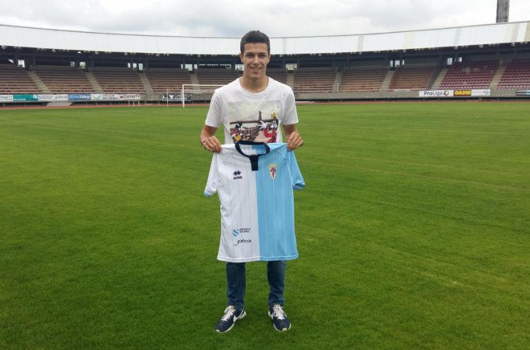 Miki Villar ficha por el S.D. Compostela para la próxima temporada Miki Villar ficha por el S.D. Compostela para la próxima temporada
