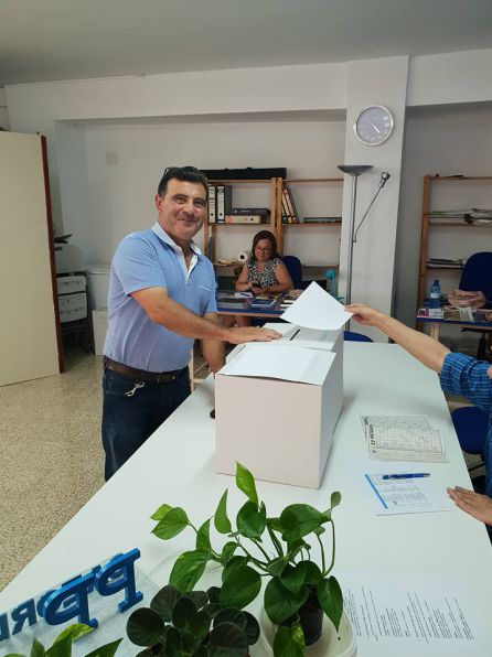 Los afiliados se acercaron a la sede dle PP de Cazorla para votar Los afiliados se acercaron a la sede dle PP de Cazorla para votar