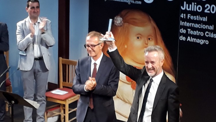 Carlos Hipólito, premio a la maestría, lucidez y versatilidad