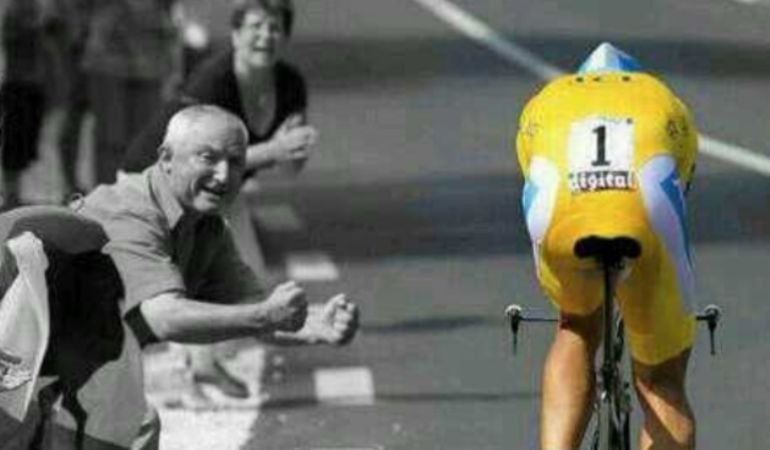 El ciclista de Pinto, durante una de sus cronos de amarillo El ciclista de Pinto, durante una de sus cronos de amarillo