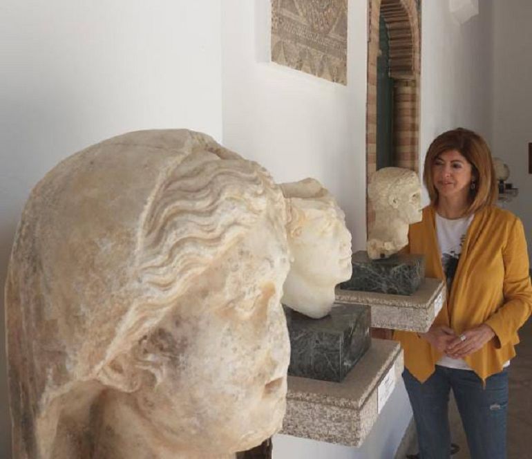 Lola Baena, en el museo. Lola Baena, en el museo.